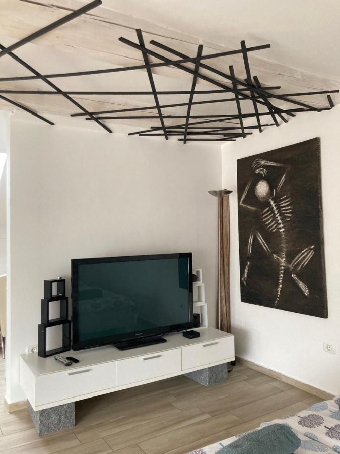 איזולה Hangar Apartments מראה חיצוני תמונה